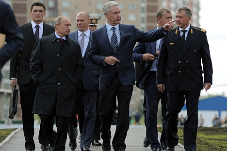 Der 54-jährige Moskaus Bürgermeister Sergej Sobjanin (in der Mitte). Foto: AP