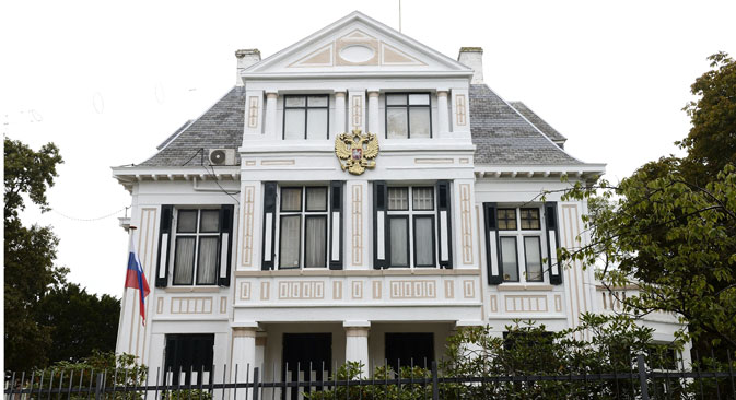 Die Festnahme eines Diplomaten belastet die Beziehungen zwischen Russland und den Niederlanden. Auf dem Bild: Die russische Botschaft in Den Haag. Foto: AFP/East News