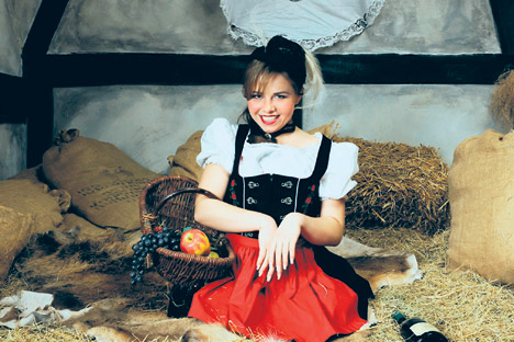 Nastja Belkowskaja beim Fotoshooting im  Dirndl. Foto: www.agency-visable.de