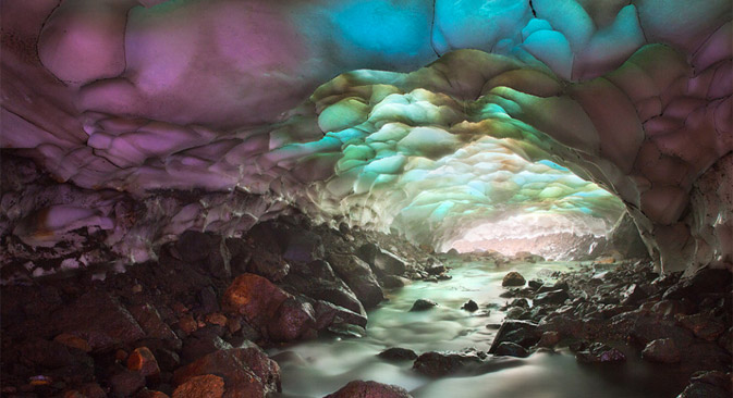Die Eishöhle auf Kamtschatka. Foto: Natalia Belentsowa, Denis Budkow 