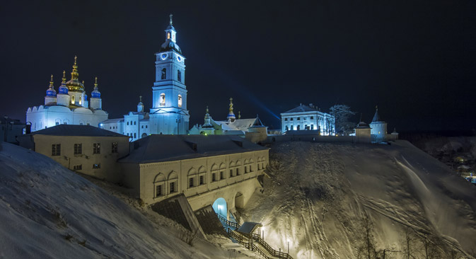 Tobolsker Kreml liegt auf einer steil aufragenden Landspitze hoch über der Stadt. Foto: RIA-Novosti