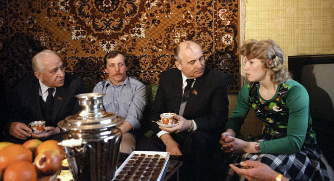 Michail Gorbatschow bevorzugte helle, kernlose Weintrauben, kandierte Früchte, Datteln und Nüsse. Foto: ITAR-TASS