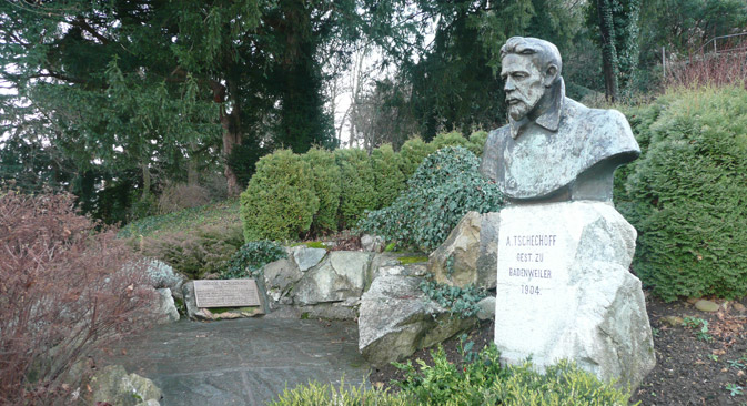  Das Tschechow-Denkmal in Badenweiler. Foto: Dr. Bernd Gross / Wikimedia.org