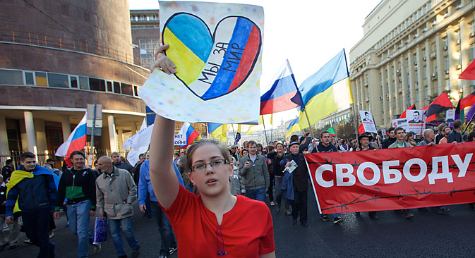Tausende Teilnehmer demonstrierten am 21. September in Moskau für Frieden in der Ukraine. Foto: AP