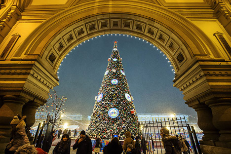 Der große Weihnachstsbaum am roten Platz in Moskau. Foto: Marina Lyszewa/TASS