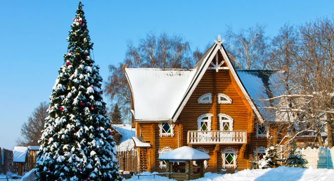 In diesem Holzhaus in Kostroma wohnt Snegurotschka, Begleitung von Väterchen Frost. Foto: Lori / LegionMedia