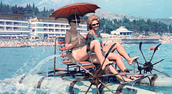Sowjetische Frauen im Urlaub in der Stadt Jalta auf der Krim. Foto: Jurij Abramotschkin / RIA Novosti