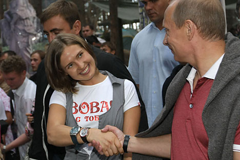 Russlands Präsident Wladimir Putin besucht das Jugendcamp "Seliger" im Jahr 2009