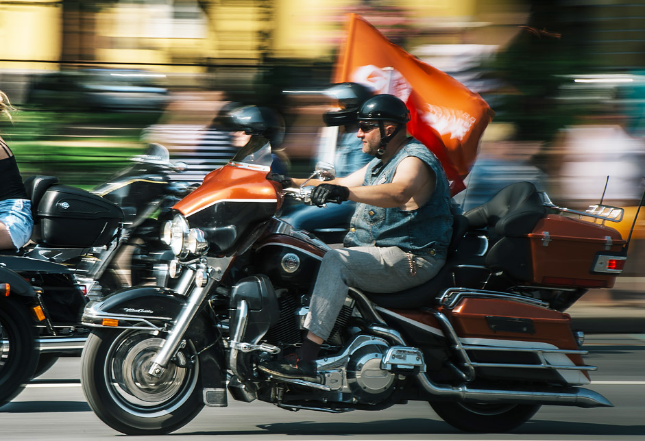 Miembros del club de motos, Harley-Davidson St. Peterburg Russia, durante un desfile en San Petersburgo.