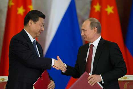 Presidentes da China (esq.) e da Rússia (dir.) assumem posição coordenada em relação ao desarmamento nuclear Foto: AP