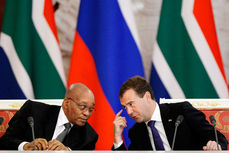 Russian President Dmitry Medvedev, right, and his visiting South African counterpart Jacob Zuma, left, meeting in the Moscow Kremlin, Thursday, Aug. 5, 2010. Source: AP