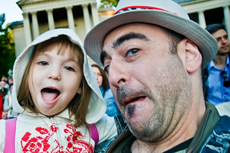 Marco North, a creative director for an International art studio in Moscow, approaches his blog "Impressions of an Expat" very professionally, perhaps because of his parallel career as a novelist. Pictured: Marco and his daughter Eva. Source: Press P