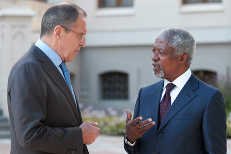 Russian Foreign Minister Sergei Lavrov, left, and UN/LAS Special Envoy Kofi Annan having a conversation durng a meeting at the Russian foreign ministry reception house. Source: RIA Novosti / Eduard Pesov 