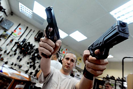 Arma usada por Pomazun foi desenvolvida a partir de fuzil Kalashnikov Foto: Kommersant