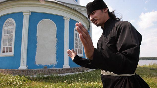 Elizbar Ivanov broke with the traditions of his gypsy family to become a deacon in the Russian Orthodox Church; Ivanov's example has led others to convert. Source: Sergey Kaptilkin.