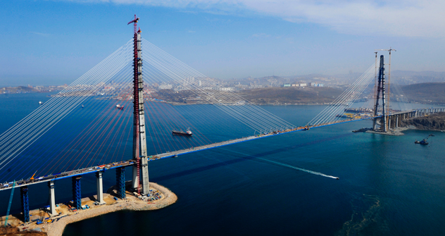 The bridge in Vladivostok links Russky Ostrov to the mainland. It has been constructed before the 2012 APEC summit. Source: ITAR-TASS 
