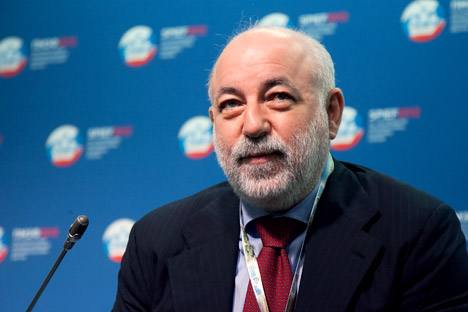 Viktor Vekselberg: "It was very interesting for me to see how a completely undeveloped territory like Russky Island was developed into an urban center in such a short period of time." Source: ITAR-TASS