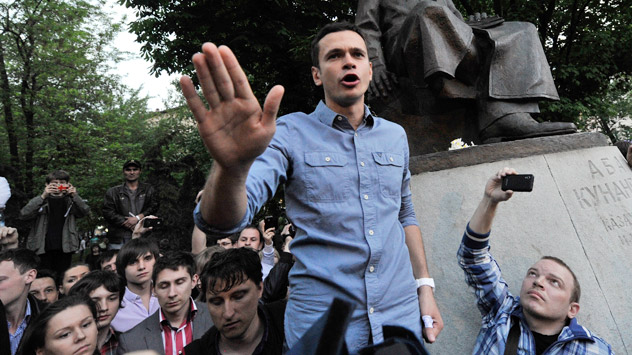 Ilya Yashin (pictured), one of the leaders of the Solidarnost political movement, told reporters that members of the opposition might start using social slogans. Source: RIA Novosti / Alexey Kudenko