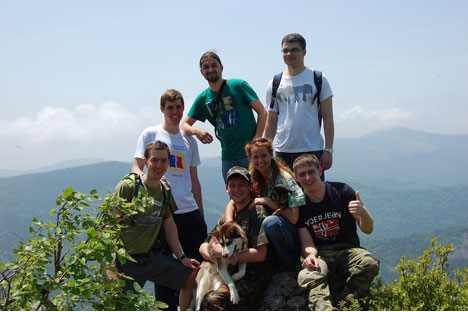 Jakub Kachelmaier (left in green T-shirt) and friends with Russian hosts on a mountain outside of Vladivostok. Source: From personal archives. 