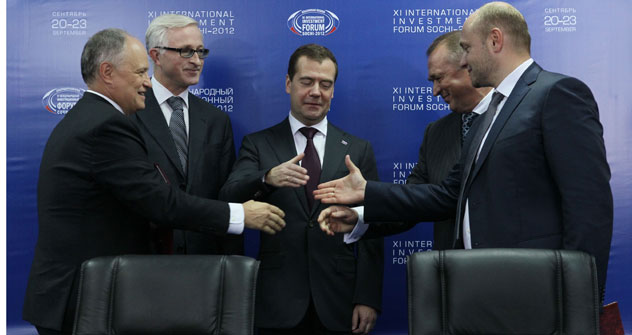 Russia's Prime Minister Dmitry Medvedev (in the middle) during the 2012 Sochi Investment Forum. Source: ITAR-TASS