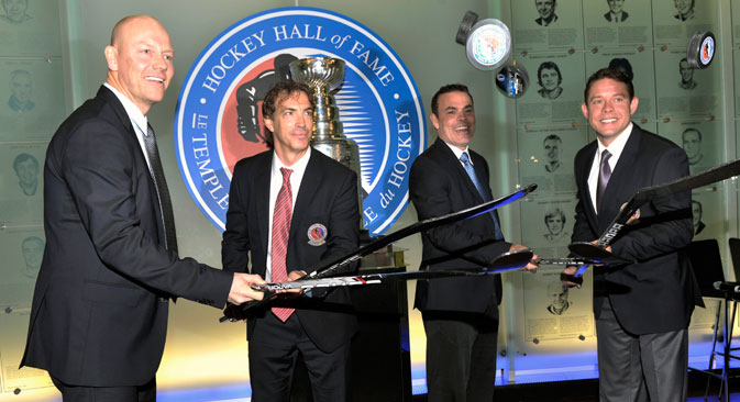 Hockey Hall of Fame 2012 inductees Sundin, Sakic, Oates and Bure flip pucks off hockey sticks during a news conference in Toronto. Source: Reuters / Mike Cassese