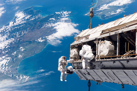 Acordo vai permitir que americanos viajem a bordo da nave russa à ISS até 2016 Foto: Nasa