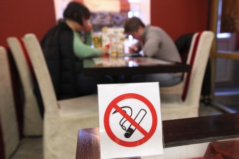 In der Realität bedroht das Verkaufsverbot von Zigaretten die kleinen Läden in ihrer Existenz. Den großen Akteuren geht es kaum an den Kragen. Foto: ITAR-TASS