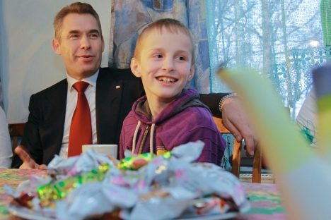 Russian children's rights ombudsman Pavel Astakhov visiting Russian orphan Artyom Savelyev who came from the U.S. to Moscow in 2010 because his adoptive American adoptive mother rejected him. Source: RIA Novosti / Vitaly Belousov