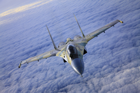 Aeronave Su-35, ainda mais forte do que Su-34, será também entregada à FAR até o final de 2013 Foto: Sukhoi.org