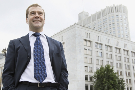 Pela sua declaração de renda, Medvedev ganhou US$ 176 mil no ano passado Foto: Reuters