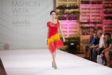 Fifteen designers displayed a collections of costumes made from organic materials. Source: Elena Pochetova