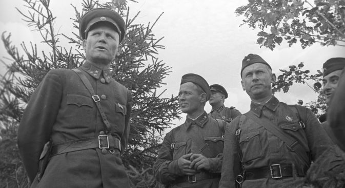 Head of the Soviet Western front Ivan Konev (left) and Soviet writers Mikhail Sholokhov, Alexander Fadeev and Evgeny Petrov in 1941. RIA Novosti / Petrusov