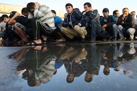 Estudiosos insistem que os trabalhadores estrangeiros em situação irregular devem ser legalizados Foto: AP