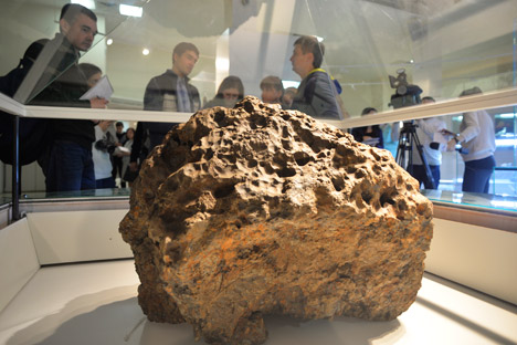 O menor fragmento do meteorito está atualmente em exposição na Casa Central dos Artistas, em Moscou, até 22 de fevereiro Foto: Reuters