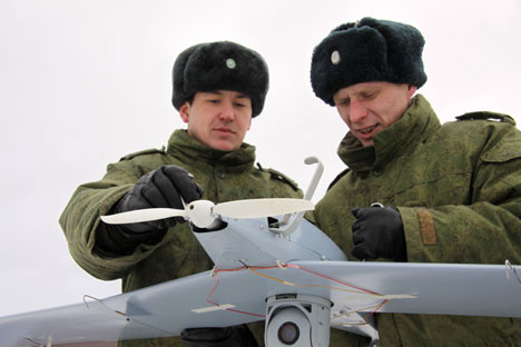 Students are training to deal with unmanned aerical vehicle (BPLA) in Moscow Region. Source: Viktor Litovkin