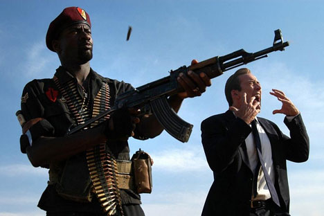 O lendário AK-47 já protagonizou muitos filmes de Hollywood, como "O Senhor das Armas" (2005) Fonte: Kinopoisk.ru