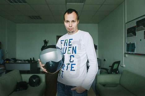 Andrei Artishchev, con su casco de navegación. Fuente: Servicio de prensa.