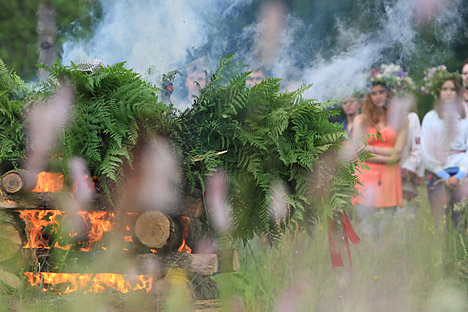 Ferns in the center of celebration. Source: Mikhail Fomichev / RIA Novosti