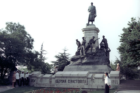 A monument to General Eduard Totleben (1818-1884) and defenders of Sevastopol in the Crimean War of 1854-1855. Unveiled on August 5, 1909. The picture was taken in 1972. Source: Elanchuk / RIA Novosti