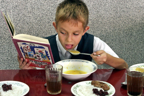 School menus offer a multitude of options: The calendar is composed of 14 days, and during this period no dishes are repeated. Source: ITAR-TASS