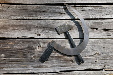 The hammer and sickle stands for worker-peasant alliance: the hammer is a traditional symbol of proletariat and the sickle is a traditional symbol for the peasantry. Source: Lori / Legion Media