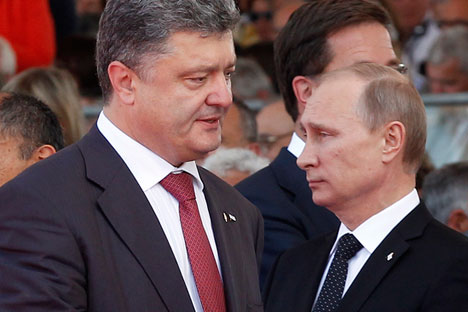Russian President Vladimir Putin (right) and his Ukrainian counterpart Petro Poroshenko. Source: AP