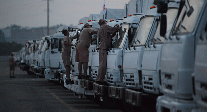 Truck drivers to deliver humanitarian relief aid to Ukraine from Alabino near Moscow. Source: Maxim Blinov / RIA Novosti