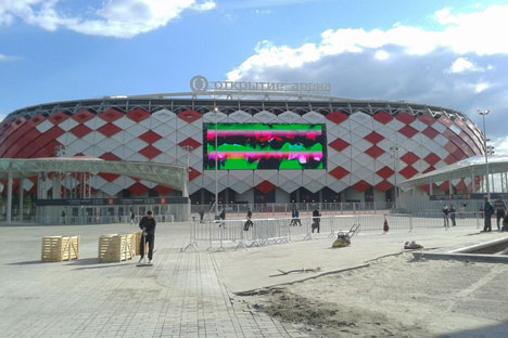Stadium height is 52m, total capacity is 42,000 seats, field size is 105x68m. Source: Alexandra Guzeva