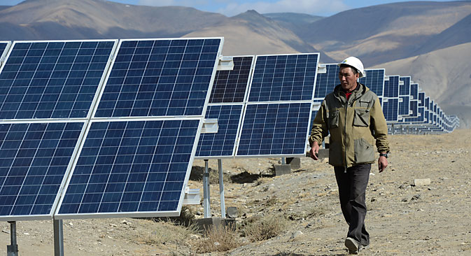Solar panels at the Kosh-Agach solar power plant in the Republic of Altai, launched on September 4, 2014. Source: RIA Novosti