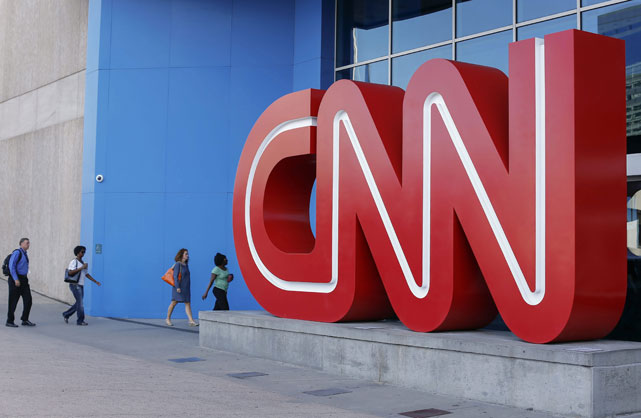 CNN adalah media yang pertama kali memberitakan penutupan sekolah yang sangat populer di antara anak-anak diplomat Barat ini. 