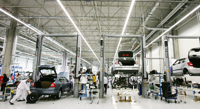 According to the Federal State Statistics Service (Rosstat), production of light cars in Russia in January 2015 decreased by 45 percent in comparison to December 2014. Source: DPA/Vostock-Photo