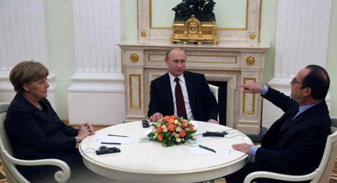 Die Bundeskanzlerin Angela Merkel, Russlands Präsident Wladimir Putin und der französische Präsident François Hollande während des Treffens in Moskau am 6. Februar 2015.  Foto: Konstantin Sawraschin/Rossijskaja Gaseta