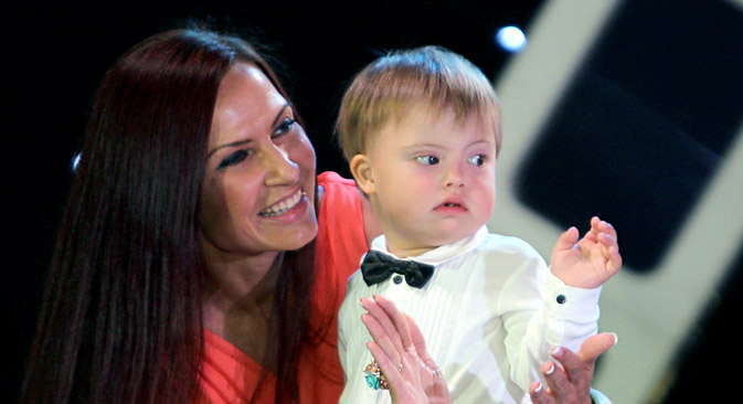 Die Schauspielerin Evelina Bledans mit ihrem Sohn Semjon. Foto: Jurij Laschow/RIA Novosti