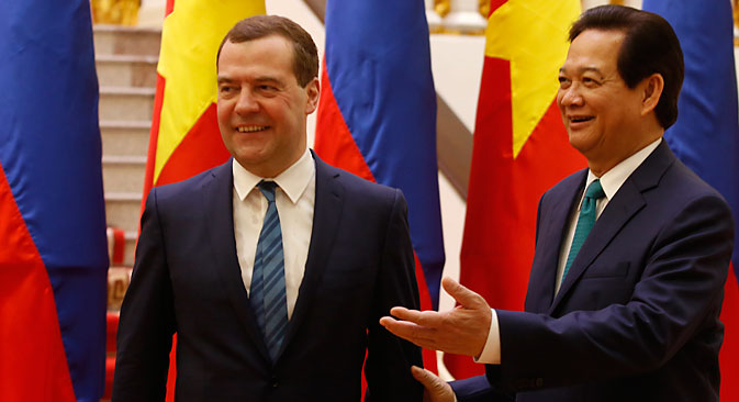 Russia's Prime Minister Dmitry Medvedev is invited by his Vietnamese counterpart Nguyen Tan Dung for a meeting at the Government Office in Hanoi, Vietnam, 06 April 2015. Source: EPA